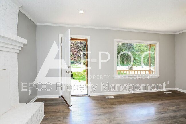 Building Photo - 822 Whitsett Ave
