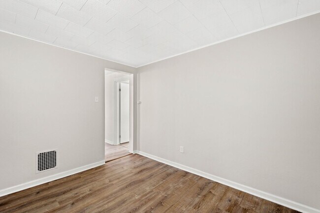 Building Photo - 47 Mainsgate St