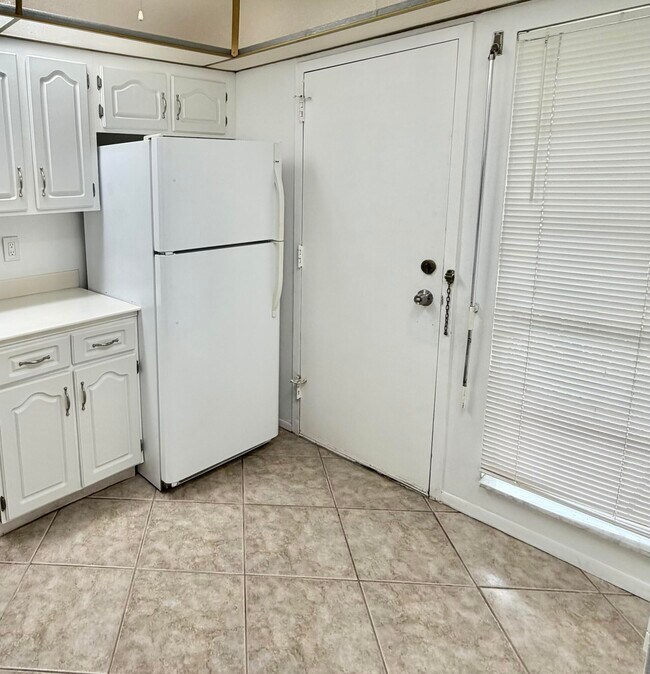 Building Photo - 1101 Bahama Bend