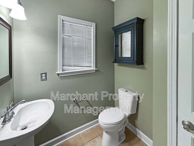 Building Photo - 6 Twickenham Dr