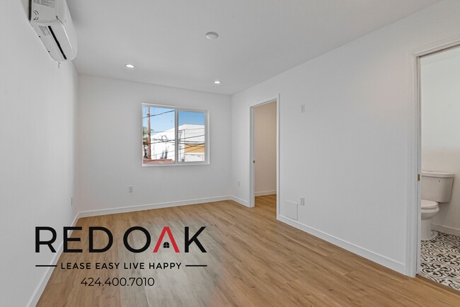 Building Photo - Lovely and Bright One Bedroom with Open Fl...