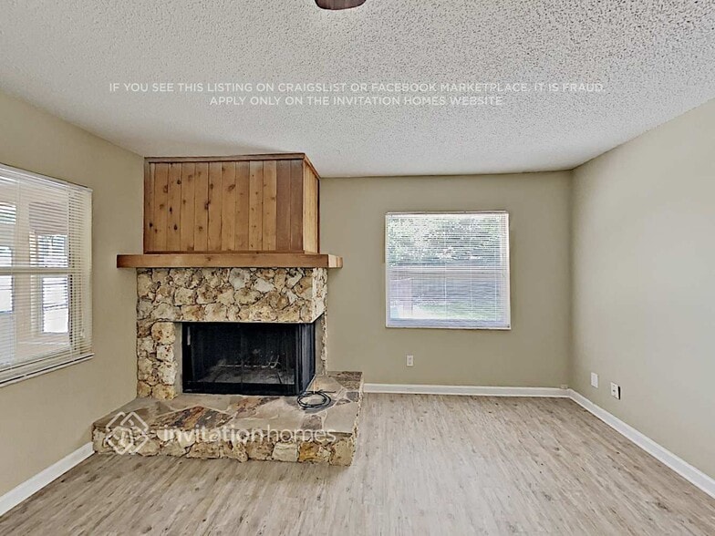 Building Photo - 1601 Aster Dr
