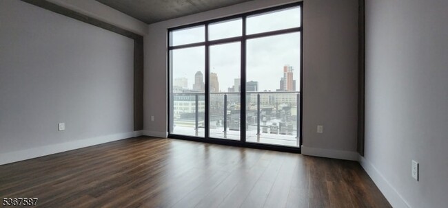 Building Photo - 60 Elm St
