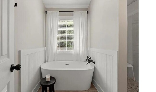 Building Photo - 5440 Windcrest Ln