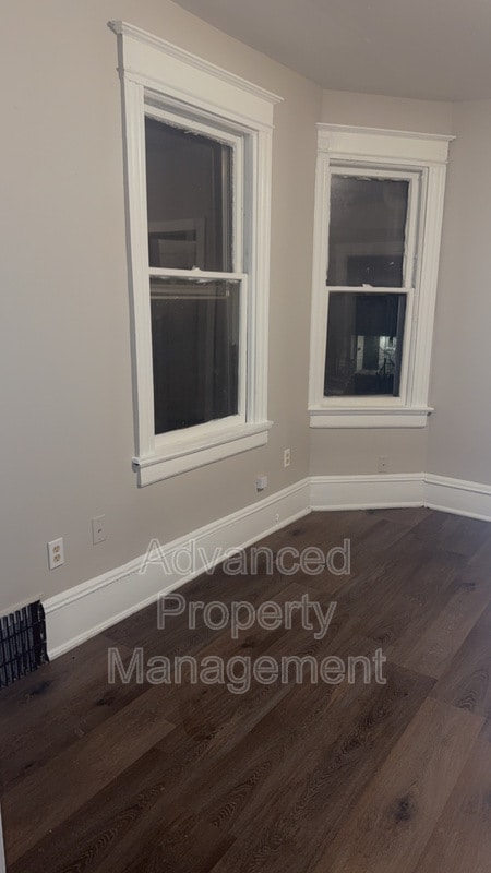 Building Photo - 934 W Chambers St