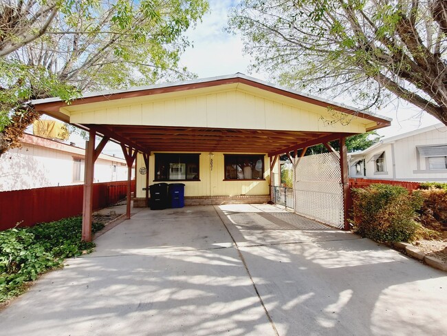 Primary Photo - 2 Bedroom 2 Bathroom Trailer w/ Outdoor Sh...