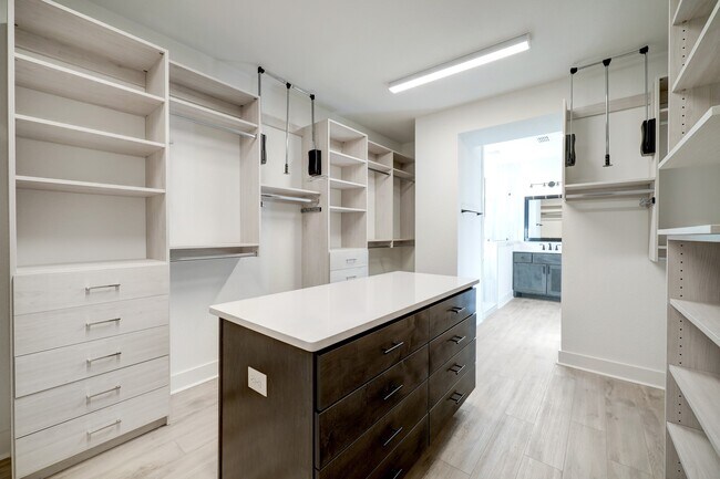 Building Photo - 3105 Somerset Levens Ln