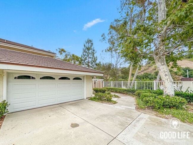 Building Photo - 5691 E Stetson Ct