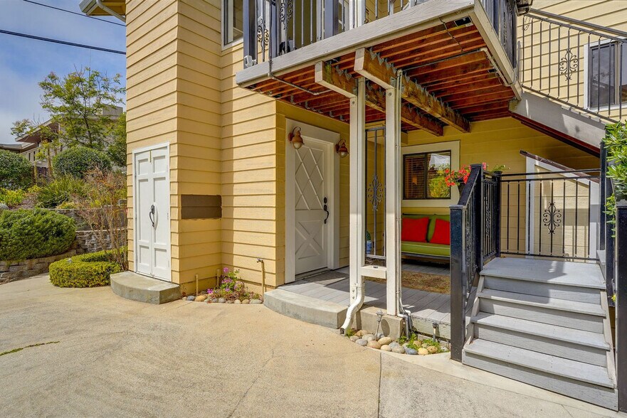 Building Photo - 404 Torres St