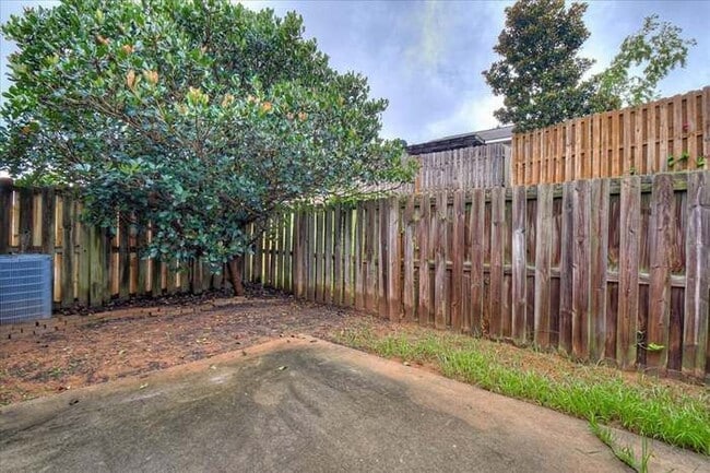 Building Photo - 521 Southern Hills Dr