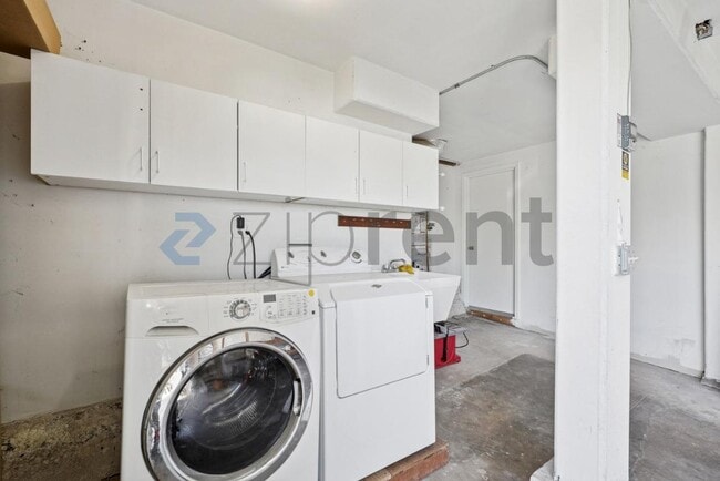 Building Photo - 16 Dunsmuir St