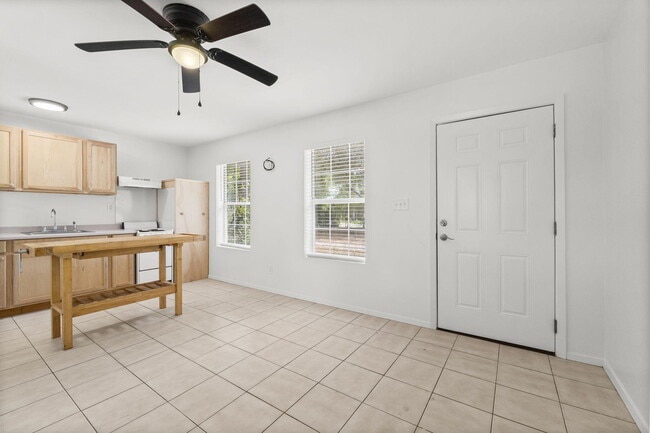 Building Photo - 133 Sunrise Cir