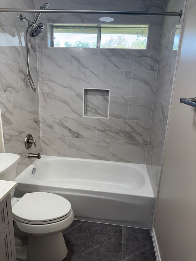 Building Photo - 11807 McKinney Falls Ct
