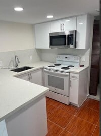 Building Photo - 10651 SW 108th Ave