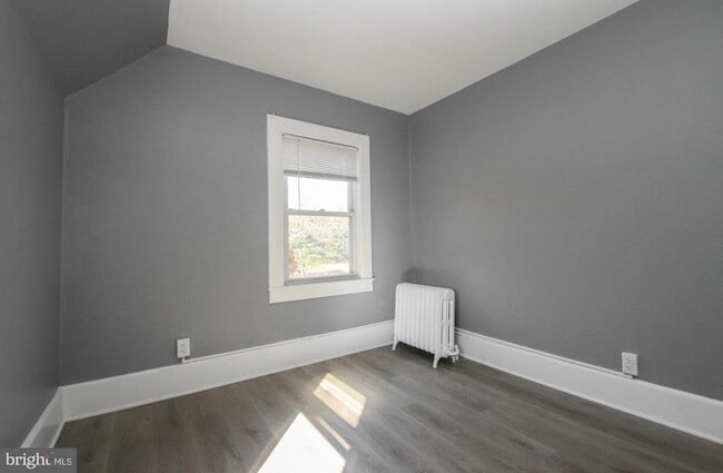 Building Photo - 2004 Trenton Ave