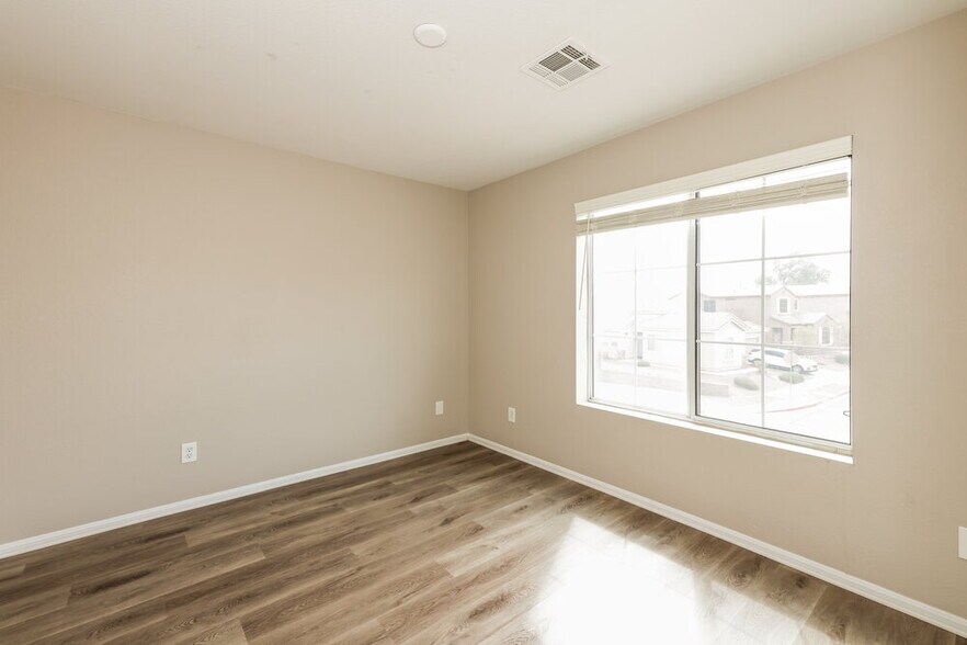 Building Photo - 1004 Clearwater River Ave