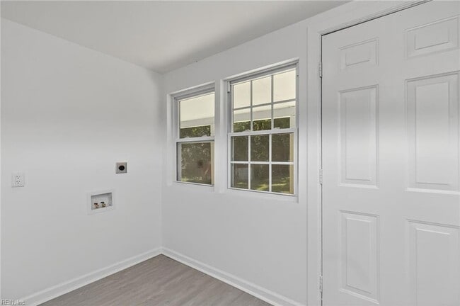 Building Photo - 13648 Track Ln