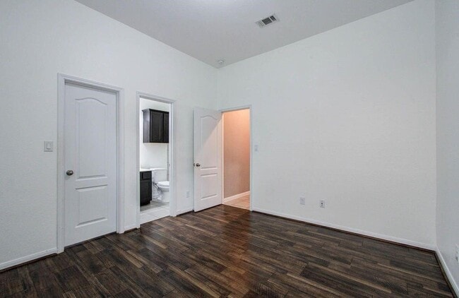 Building Photo - 17622 Quiet Shores Dr