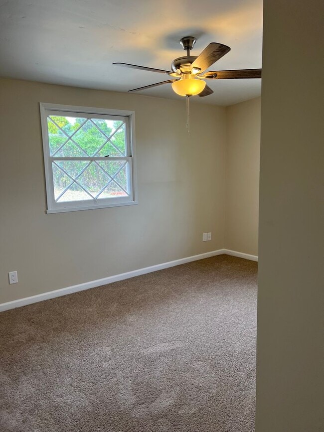 Building Photo - Updated 3BR/2BA home w/yard and garage in ...