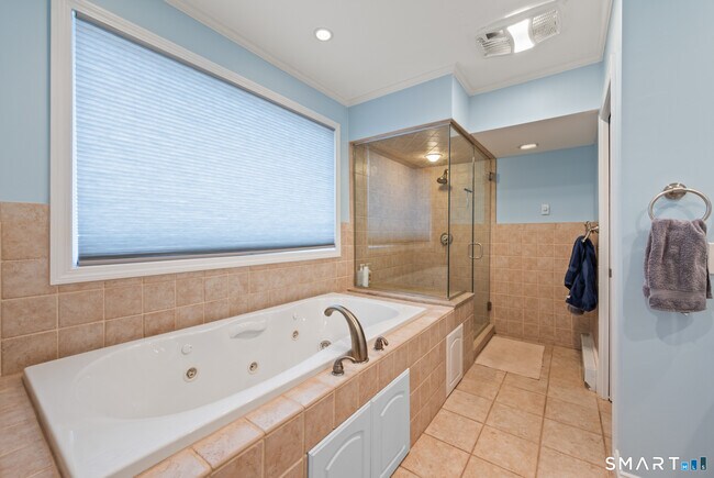 Building Photo - 297 South Rd