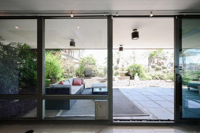 Building Photo - 7157 E Rancho Vista Dr