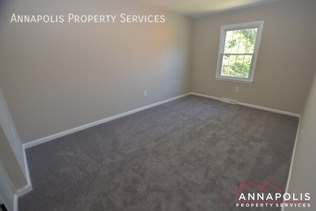 Building Photo - 1650 Albermarle Dr