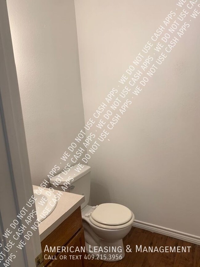 Building Photo - 607 Park Ln