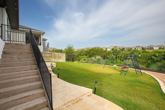 Building Photo - 829 Dayridge Dr