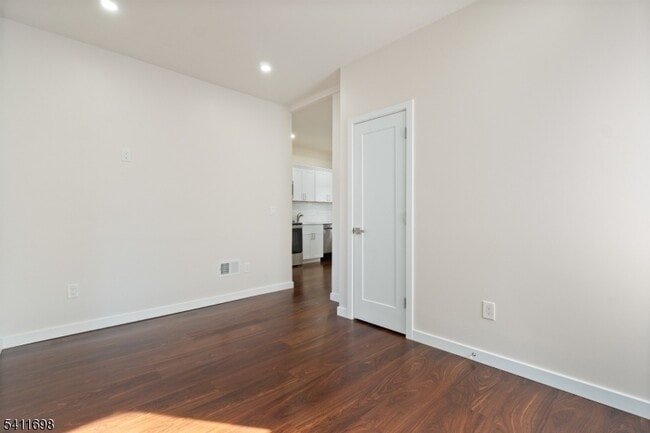 Building Photo - 826 George St