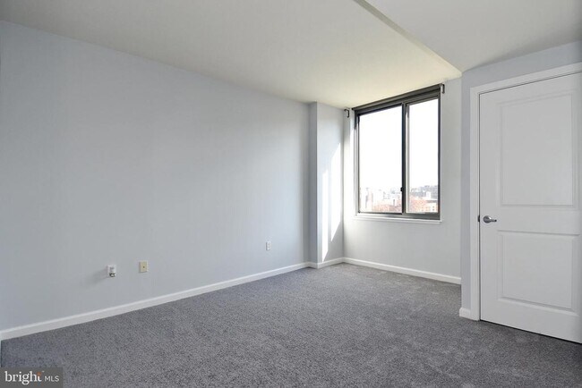 Building Photo - 440 L St NW