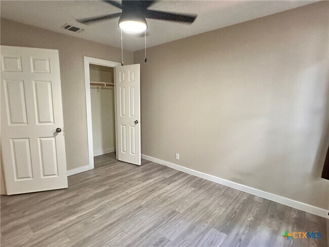 Building Photo - 2029 Northview Dr