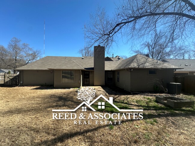 Building Photo - Spacious: 3 Bedroom in Bartlett!