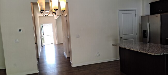 Building Photo - 1527 Sergeant Ln