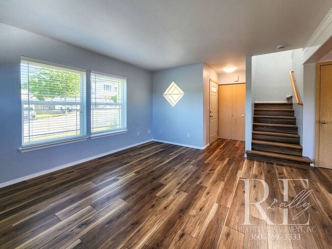 Building Photo - Inviting Poulsbo Home with Open Layout, Fe...