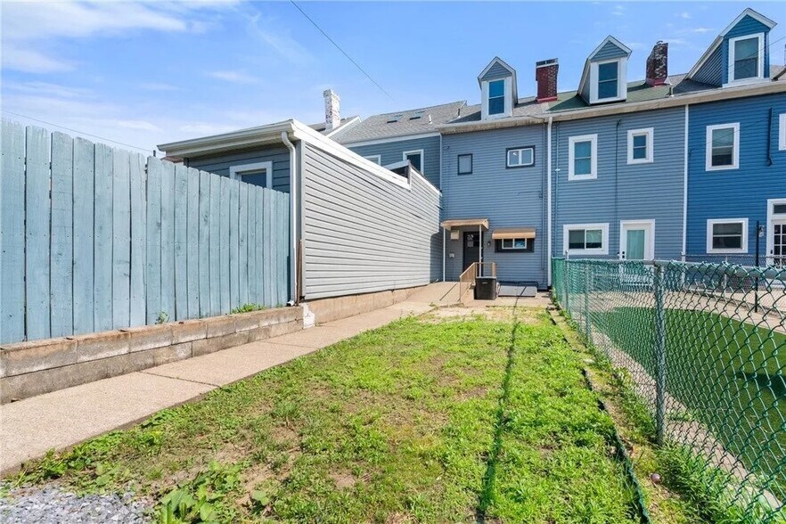 Building Photo - 3817 Howley St