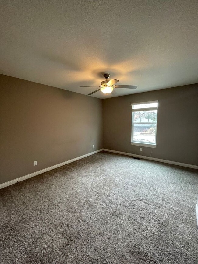 Building Photo - Custom Built 3 bed 2.5 bath Home Nestled A...