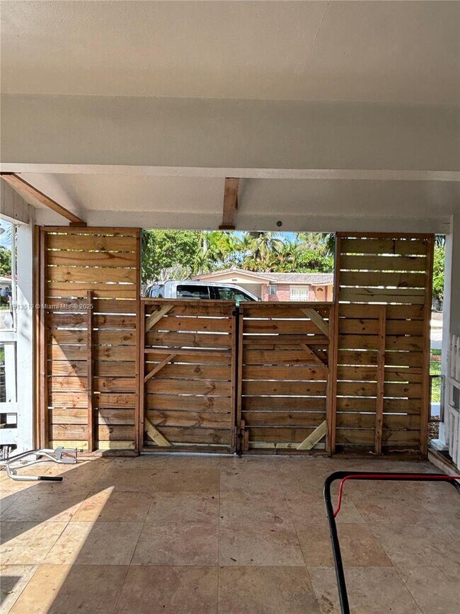 Building Photo - 2002 NE 43rd St