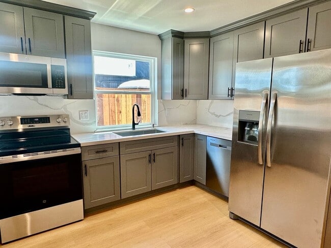 Building Photo - Beautiful, Brand New Sunnyvale Home -Walk ...