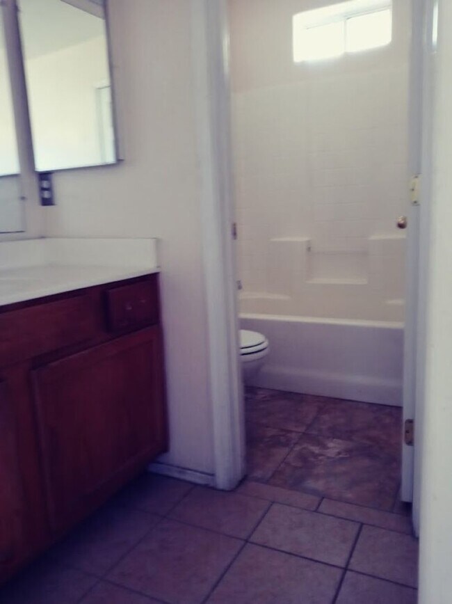 Building Photo - 3 Bed 2 Bath in Glendale