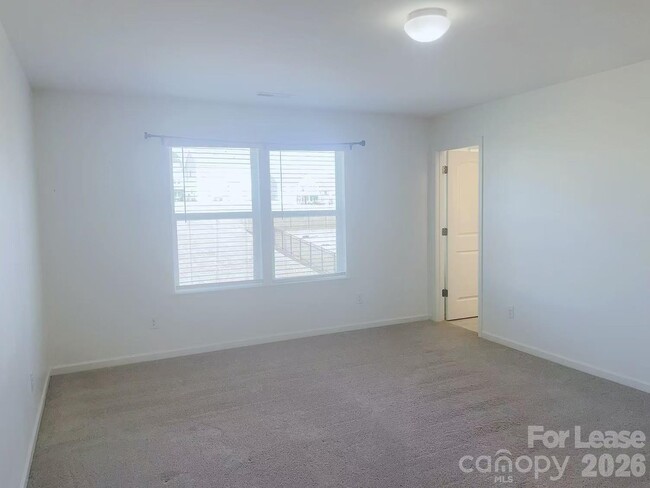 Building Photo - 5006 Beacon Ave