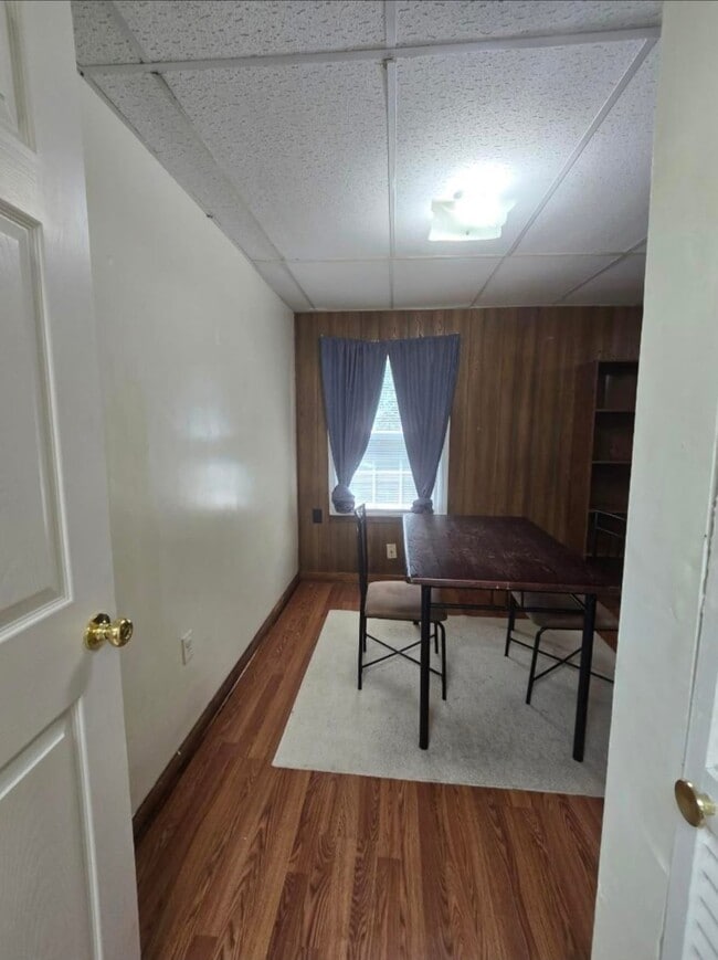 Building Photo - 215 S Main St