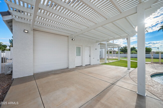 Building Photo - 4352 E Santa Rosa Pl