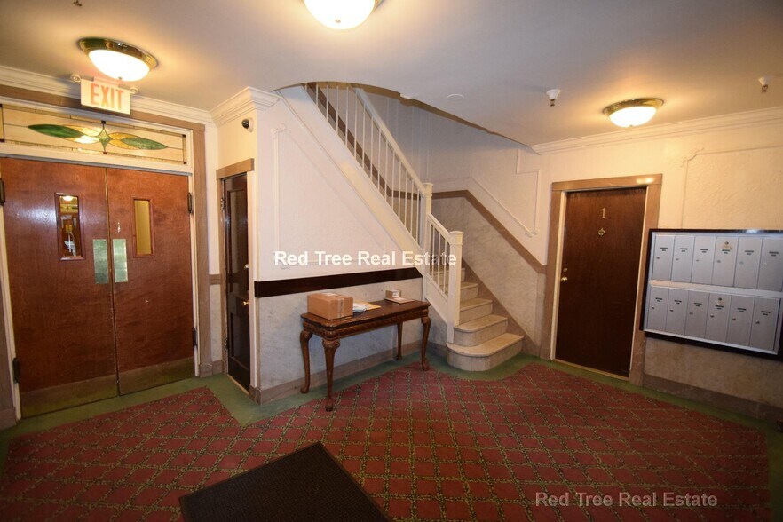 Building Photo - 117 Park Dr