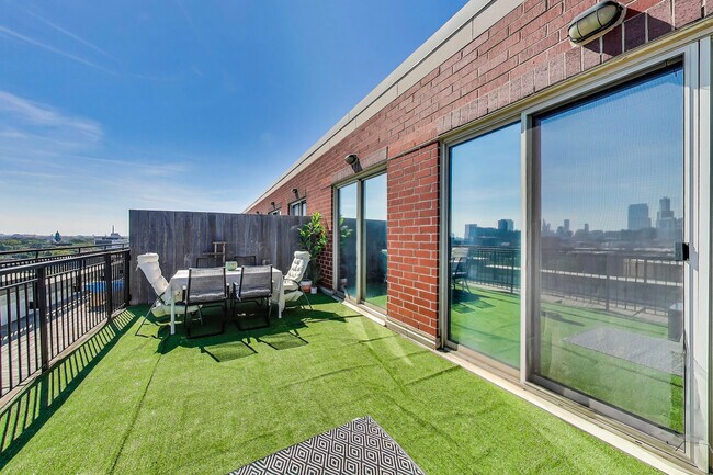 Building Photo - 6 S Laflin St