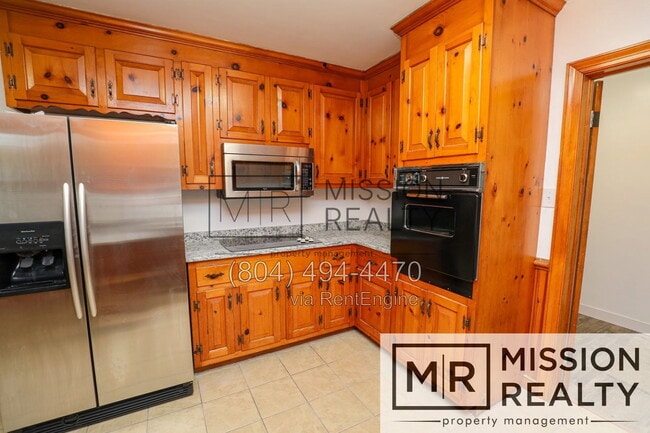 Building Photo - 4823 Suecla Dr
