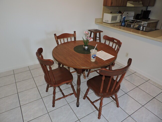 Building Photo - 3402 Gardens E Dr