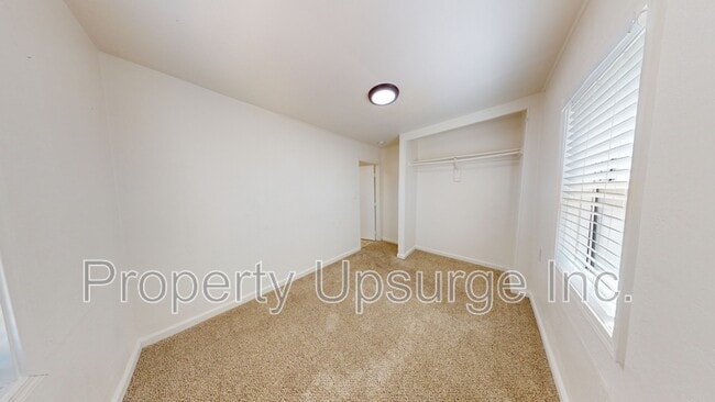 Building Photo - 2717 Twin View Blvd