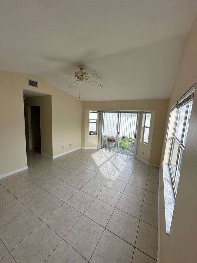 Building Photo - 2BD / 2BA SUNTREE VILLA HOME