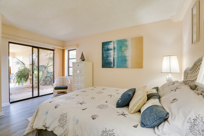 Building Photo - 3722 SE 12th Ave