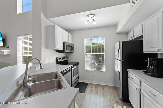 Building Photo - 13703 Richmond Park Dr N